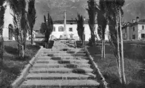 Escalera Castiglioni, como una cascada en el lago, Piazzetta di Lierna Lago Como (1940)