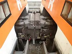 Acople automático de un Scharfenberg entre dos unidades eléctricas de la serie 451 de Renfe Operadora en la Estación de Francia de Barcelona.