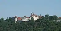 Vista del castillo en verano