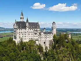 Castillo de Neuschwanstein (1869-1886), mezcla neorrománica y neogótica