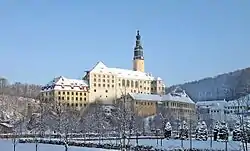 Vista del Schloss desde la distancia.