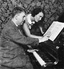 Milča Mayerová y el compositor Ervín Schulhoff (hacia 1931)