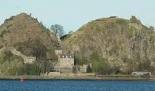 Vista desde el río Clyde al Castillo de Dumbarton