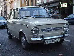 SEAT 850 cuatro puertas