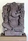 Ganesha sentado, escultura de arenisca (Rajastán), India, siglo noveno, Honolulu Academy of Arts