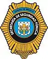 Escudo de la Secretaría de Seguridad Pública del Distrito Federal, (Policía Local), usado desde 1981. Al centro, puede verse la versión antigua del escudo usado para referirse el Departamento Central.