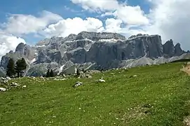 El grupo Sella visto desde Val Gardena.