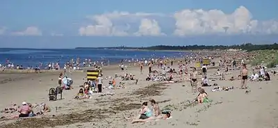 Playa en la isla Yagry en Severodvinsk, en la bahía de Dviná