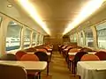 Interior del coche restaurante de dos niveles 168-9001, conservado en el SCMaglev y Parque del Ferrocarril en abril de 2011