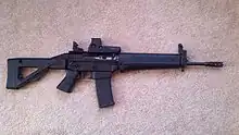 SIG 556 Classic equipado con una mira holografica EOTech 512 y cargador STANAG