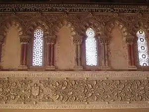 Interior, detalle de la decoración de las paredes