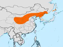 Distribución aproximada del trepador chino. Los datos de Corea del Norte son irregulares. Sajalín no está presente en el mapa. El signo de interrogación indica la observación de aves identificados como posiblemente S. villosa en 2007.