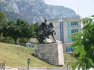 Estatua ecuestre de Skanderberg en Kruja