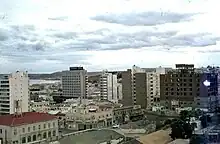 El panorama urbano modificado en los 60 con la llegada de las torres de altura, entre ellas destaca el Comodoro Hotel