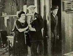 Escena de Smudge (1922), con Ora Carew, Charles Ray y Charles K. French