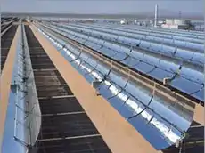 Espejos cilindro-parabólicos utilizados en una central térmica solar situada en Estados Unidos.