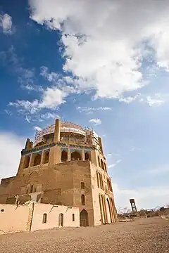 La estructura de la cúpula de Soltaniyeh y sus 6 minaretes están siendo restaurados