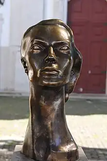 Escultura de Sophia de Mello Breyner Andresen en el Miradouro de Graça de Lisboa