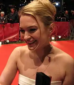 Sophia Myles(Erika)