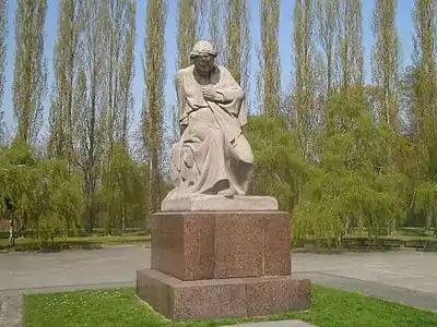 Monumento de guerra soviético Estatua de la Madre Patria en Berlín