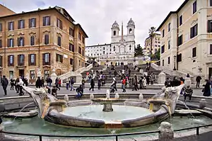 La "Barcaccia" y la escalinata de la iglesia de Trinità dei Monti.