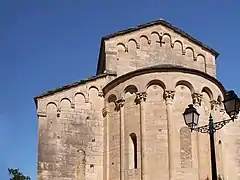 Detalle del alto de la cabecera