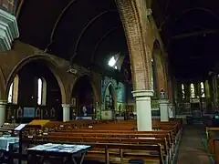 Iglesia de St Thomas, Islington (1888-1889),vista del interior mirando hacia el este, que muestra el amplio espacio unificado de nave y cancela