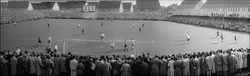 Partido de la Oberliga de 1955 ante el Bayer Leverkusen en el Stadion am Stadtpark.