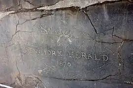 Grafiti dejado por el explorador Henry Morton Stanley del New York Herald