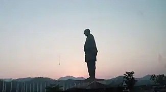 Estatua de la Unidad, vista desde la autopista