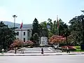 Estatua de  Atatürk en el centro