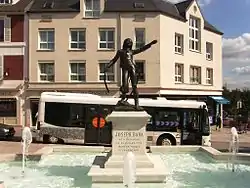 Estatua en Palaiseau.