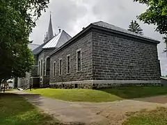 Detrás de la iglesia de Sainte-Thècle, que fue construida de 1903 a 1905.