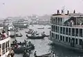 El puerto de Sadarghat en el río Buriganga es un importante centro de transporte fluvial