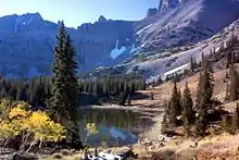 Stella Lago en Cuenca Grande Parque Nacional en Nevada