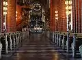 Interior y altar