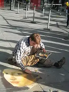 Pintor callejero en París, Francia.