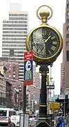 Reloj en East 85th Street y Third Avenue