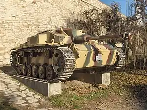 Sturmgeschütz III (StuG III) alemán, basado en el chasis del tanque Panzer III.