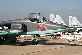 La carlinga elevada de un Su-25