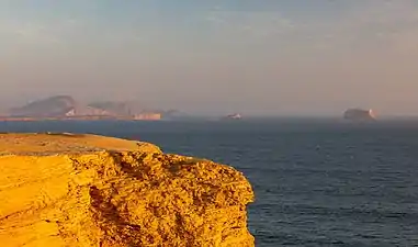 Acantilados costeros en Paracas