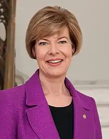 Tammy Baldwin - política y abogada, senadora de los Estados Unidos, primera persona abiertamente LGTB elegida para el Senado de los Estados Unidos