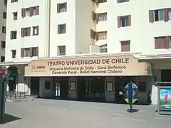 Entrada del Teatro Universidad de Chile.