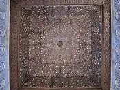 El enorme techo de madera del Salón de Embajadores (el salón del trono nazarí) en la Alhambra de Granada, España (siglo XIV)