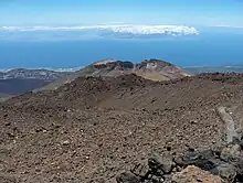 Pico Viejo con la isla de La Gomera al fondo.