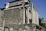 El templo visto desde el Foro Romano.