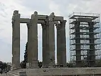 Templo de Zeus Olímpico, Atenas: puede verse el enorme tamaño de las columnas.