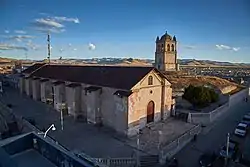 Templo Santa Ana de Yauri, conjunto religioso conformado por templo, y torre exenta