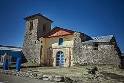 Templo de Santa Lucía de Pichigua, atrio frontal y espacios laterales y posterior que lo rodean