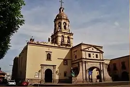 Templo y exconvento de la Cruz.